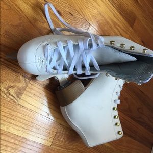 Women’s size 6 ice skates